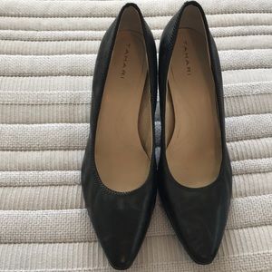 Tahari Black Kitten Heels Size 10